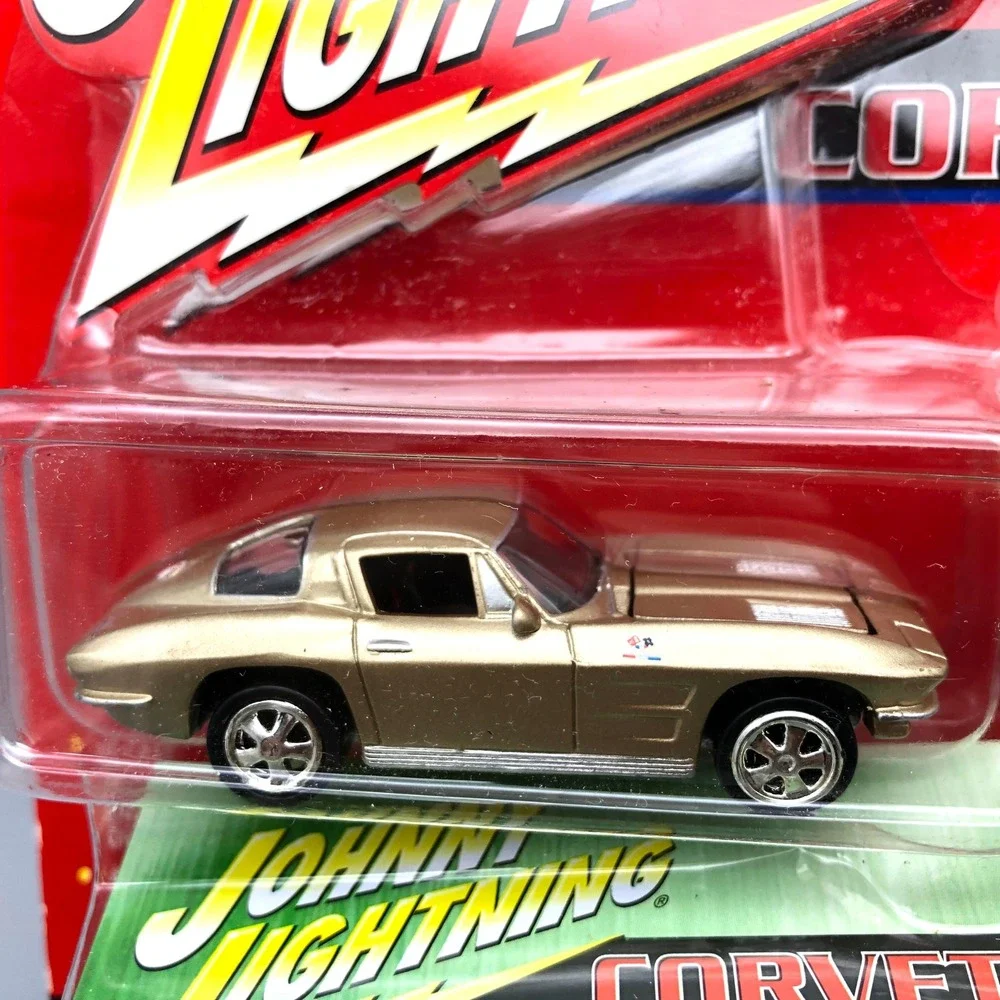 Johnny Lightning 1963 Corvette Split Window Gold Diecast 1/64 Pro Collector Tin
